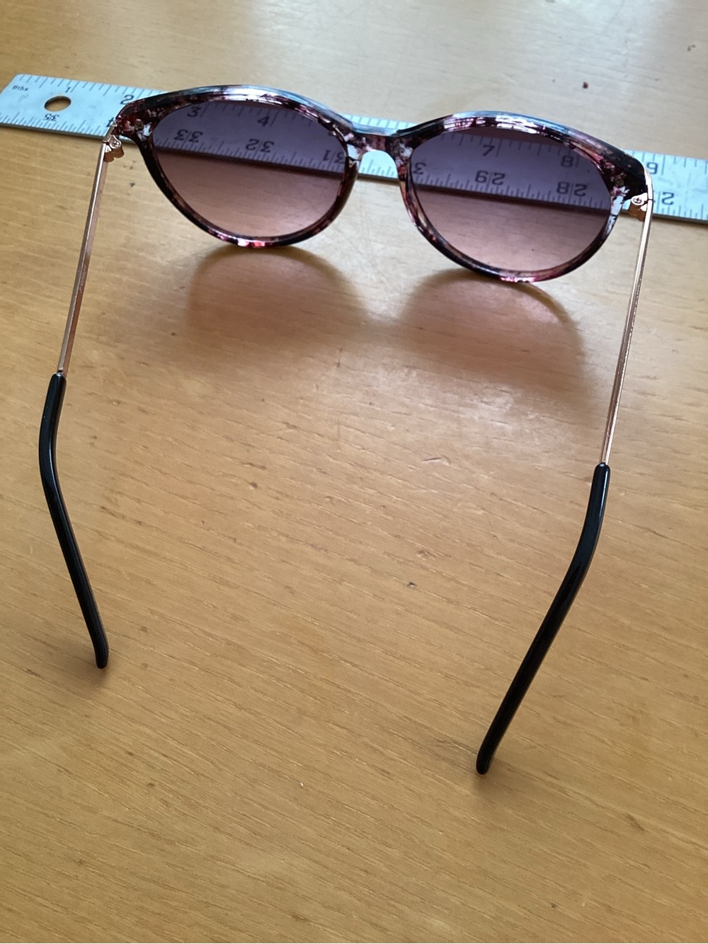 Tortoiseshell Round Sunglasses with Pink Gradient Lenses